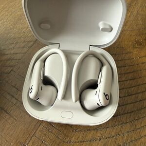 Powerbeats Pro 2 - Beige/Grey